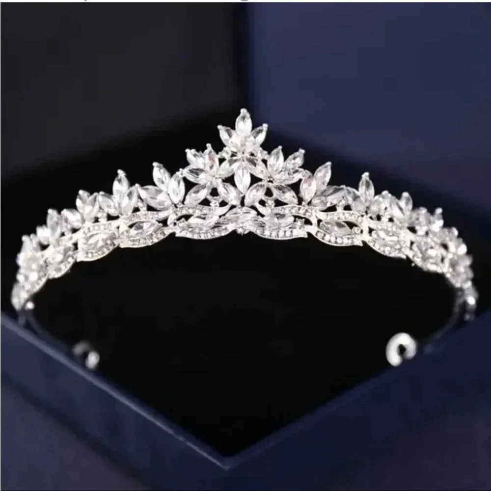 Crystal Wedding Rhinestone Tiara - Picture 2 of 9